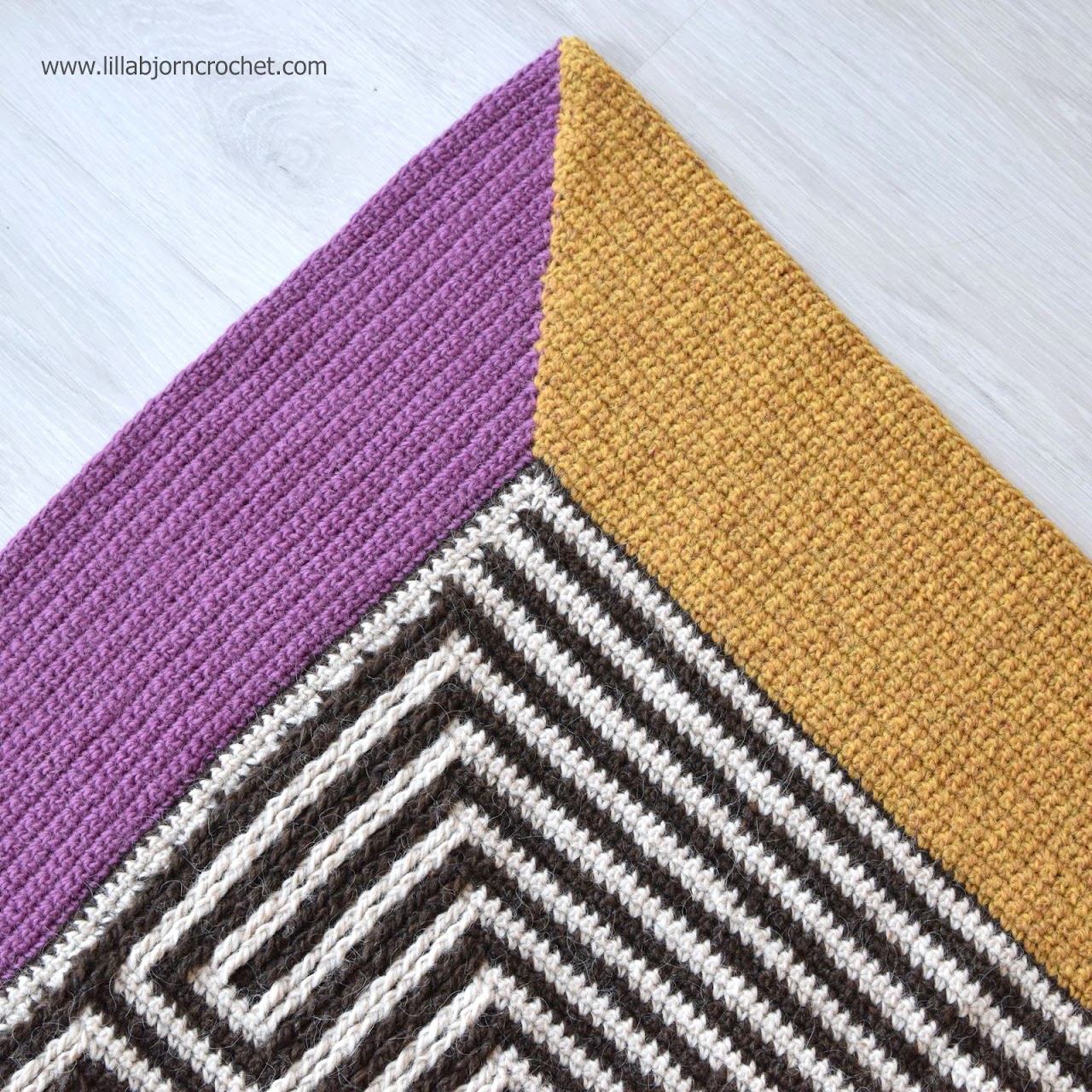 Roman Labyrinth pattern is written for both a rug and a pillow. Overlay crochet design by www.lillabjorncrochet.com