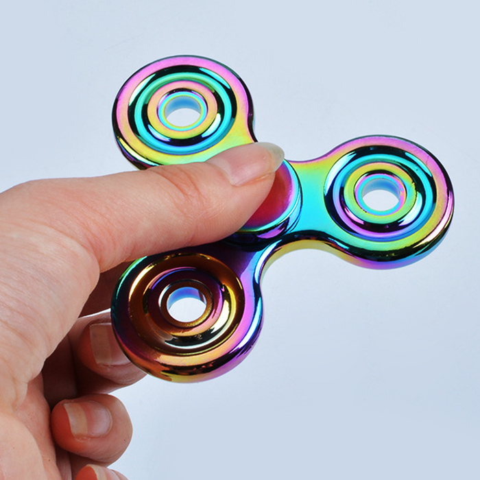 Finger fidget spinner sau trendul momentului