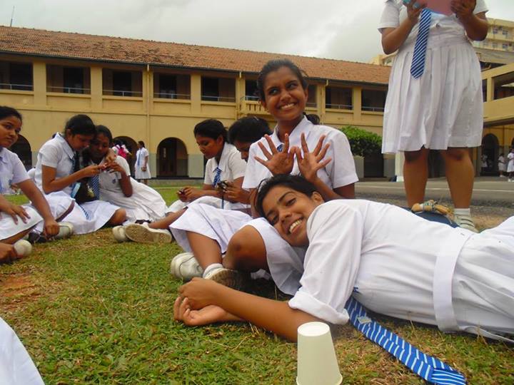 Sri lankan school girl changing clothes — img 9