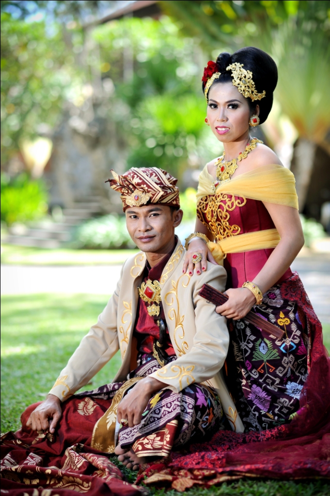 Jasa Rias Pengantin Bali: Merias Pengantin Bali
