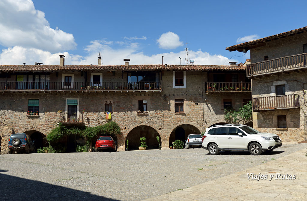 Plaza Mayor de Santa Pau, Girona