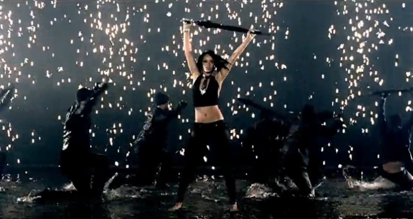 сколько лет песне танцы