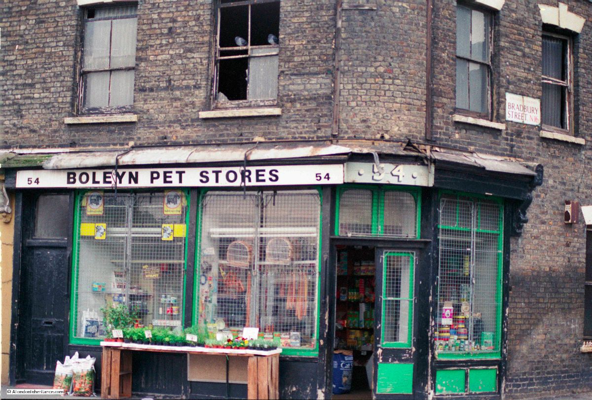 33 Fascinating Photographs That Show What London Shops Looked Like in