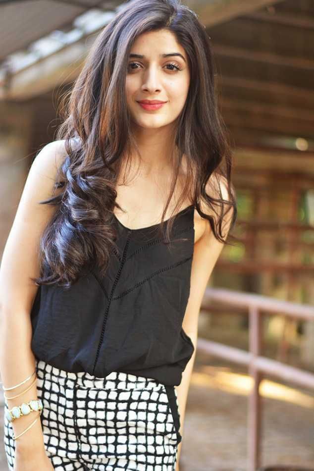 पाकिस्तानी मावरा होकेन जीवनी mawra hocane biography in hindi urdu - Anmol Bharat