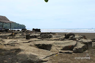 batu malin kundang pantai air manis padang