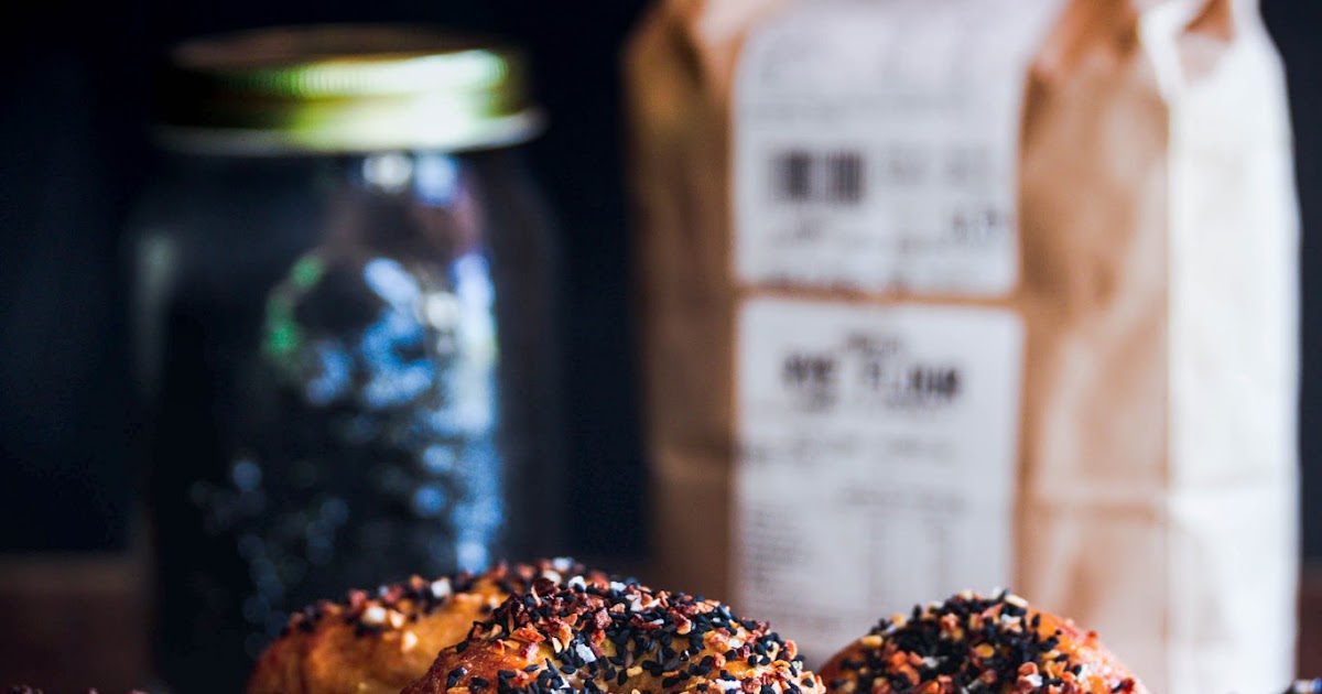 Milk and Honey Roasted Garlic and Rye Bagels