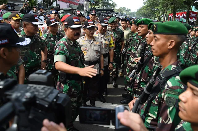 Apel Pengamanan Pemungutan Suara Pemilu Ditinjau Panglima TNI Dan Kapolri 