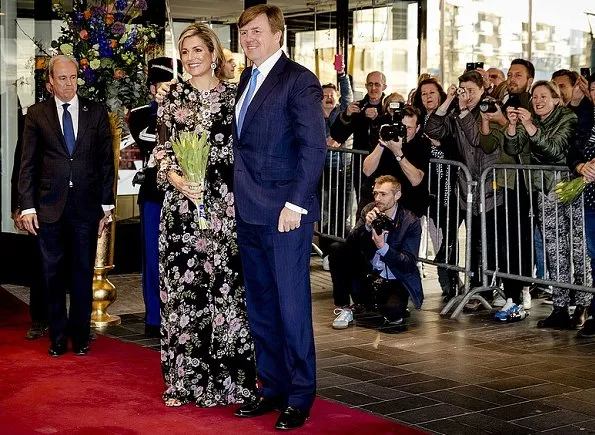 Queen Maxima wore Giambattista Valli Appliquéd Floral Print Silk Georgette Gown and Gianvito Rossi gold sandals, Gold earrings at Theaters Tilburg