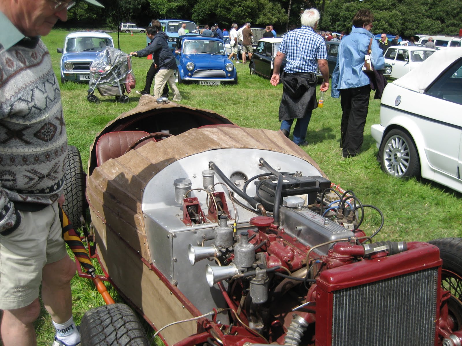 INSPIRED WALKS AROUND DEVON Mount classic car show Sunday