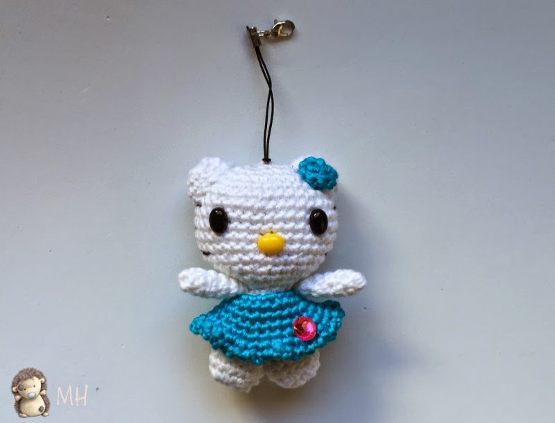 Mini Hello Kitty amigurumi