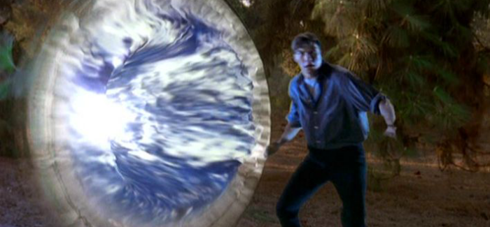Sliders+Quinn+outside+a+vortex.png