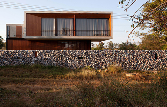 Rumah super minimalis dengan pagar minimalis