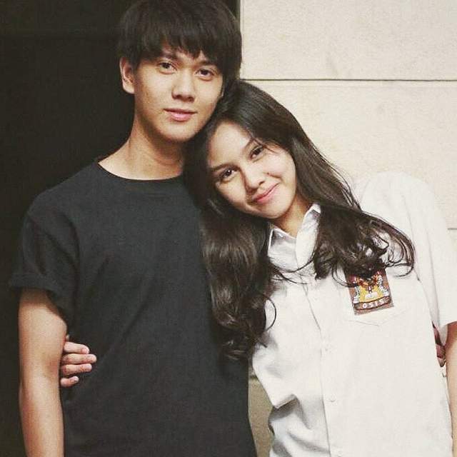 Lirik Lagu Kita Pernah Ada - Iqbaal Ramadhan (OST Milea: Suara dari Dilan) Lirik Lagu Kita Pernah Ada - Iqbaal Ramadhan (OST Milea: Suara dari Dilan)
