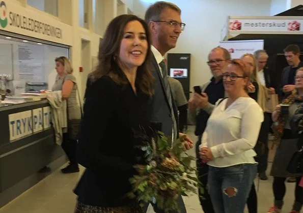 Crown Princess Mary visited Gistrup Nøvling School and at meeting of School Leaders. wore printed skirt and coat