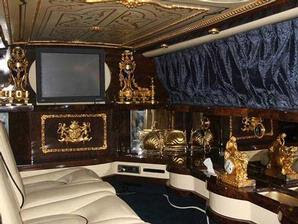 Limo Michael Jackson-Coated Gold Auctions and how lucky who can own it