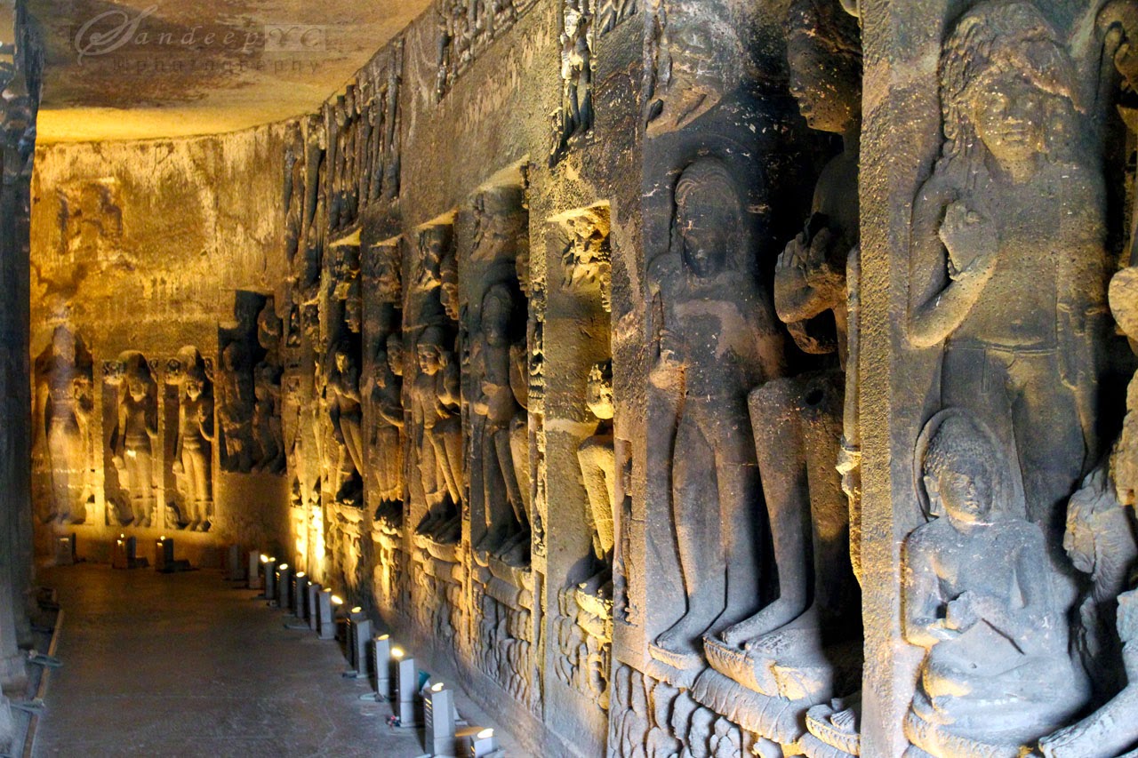 Series of sculptures appearing as open Museum at cave 26