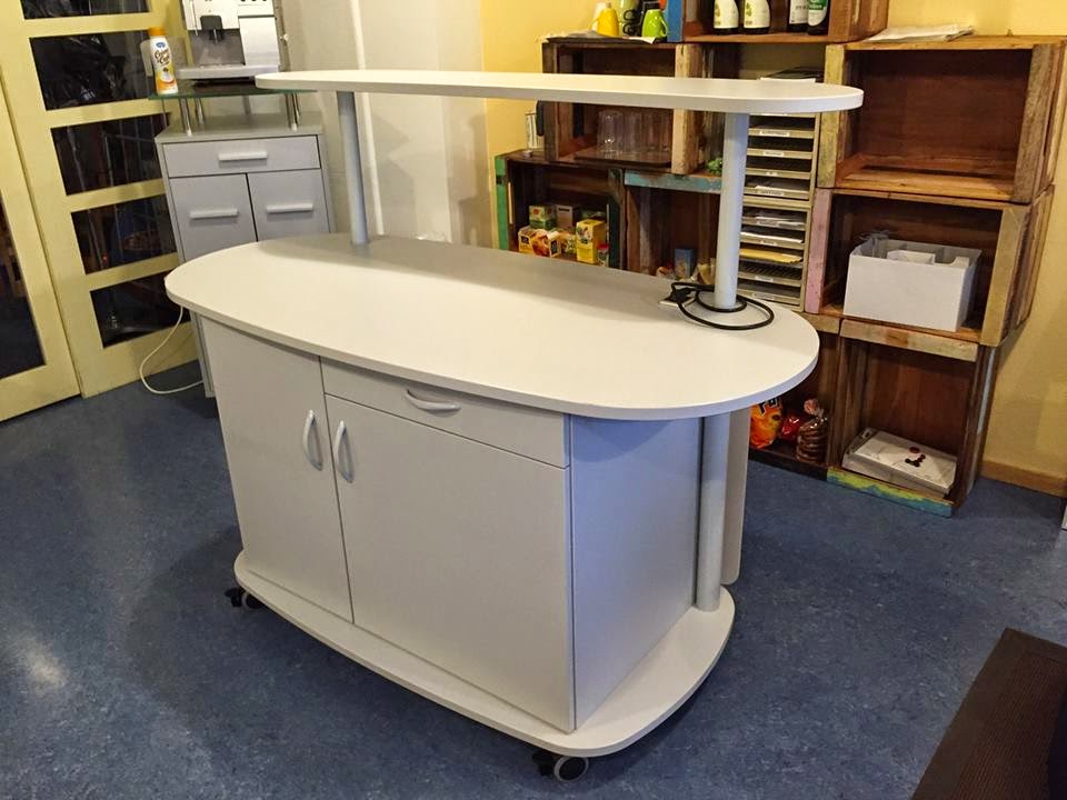Colour up your office !: Der mobile Kaffeeschrank mit Rollen und