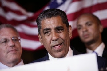 Charles Rangel vuelve a ganarle al dominicano Adriano Espaillat