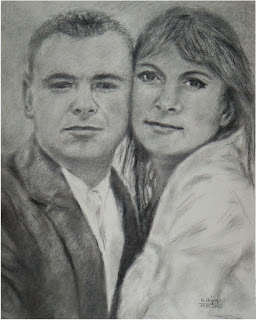 rysunek młodej pary wykonany węglem przez Marka Strójwąsa