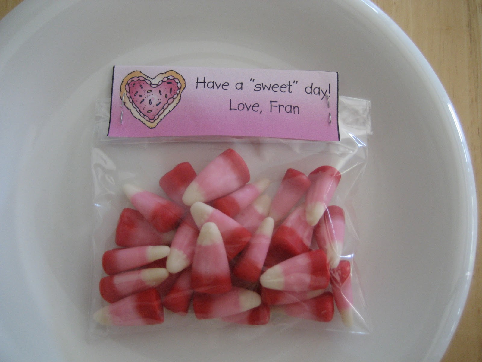 kindergarten-crayons-valentine-treats-for-school