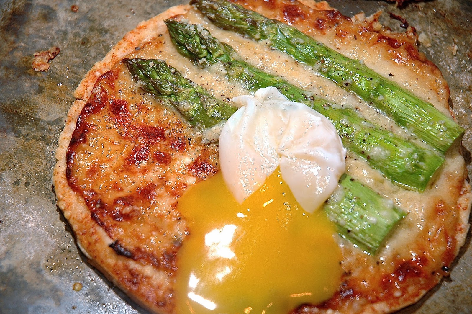 nueva cocina Wye Valley Asparagus, Caramelised Onion & Parmesan Tart