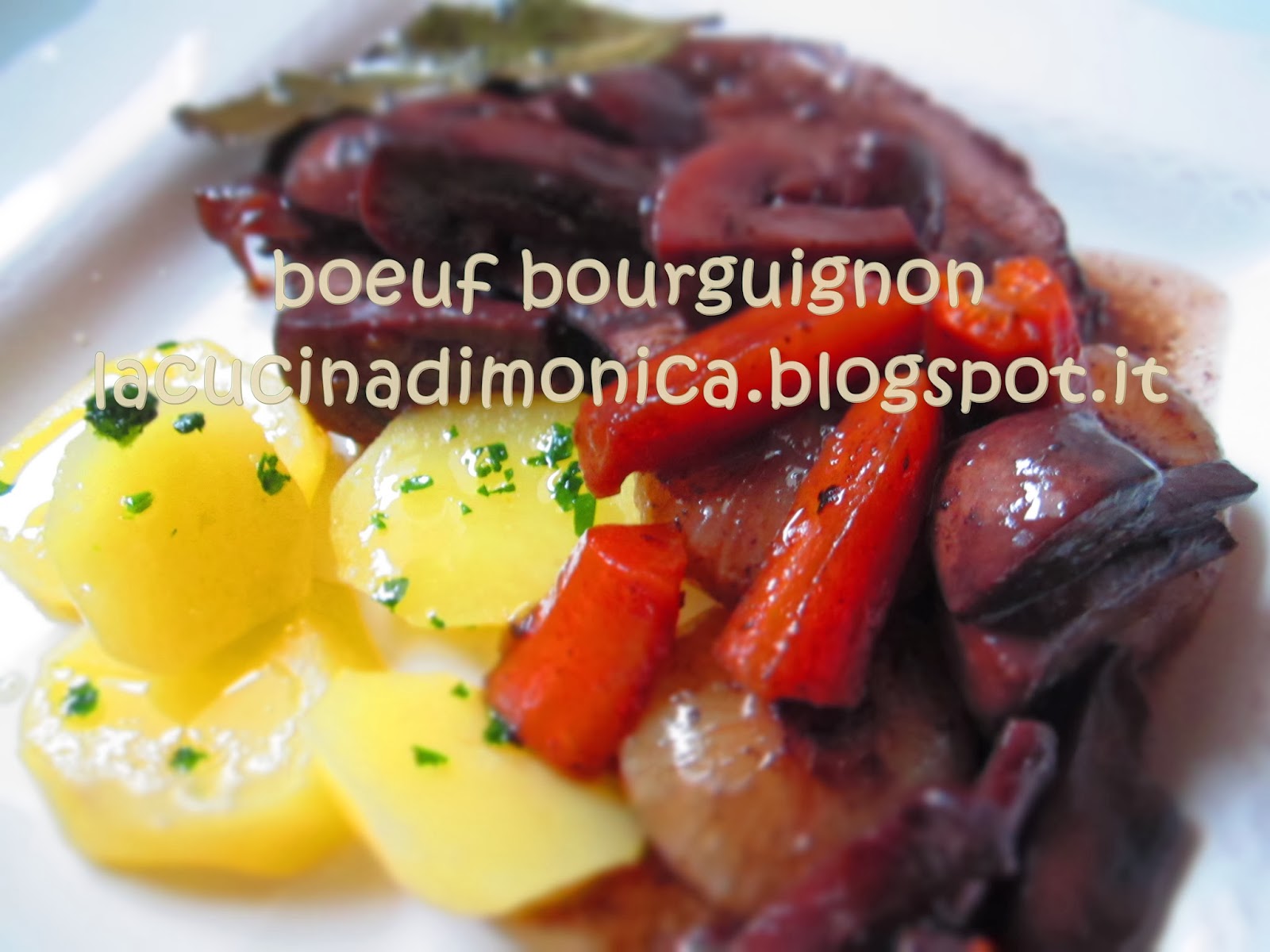 boeuf à la bourguignonne o manzo alla borgognona