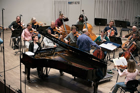Clare Hammond, Nicholas McGegan & Swedish Chamber Orchestra (Photo © Ulla-Carin Ekblom)