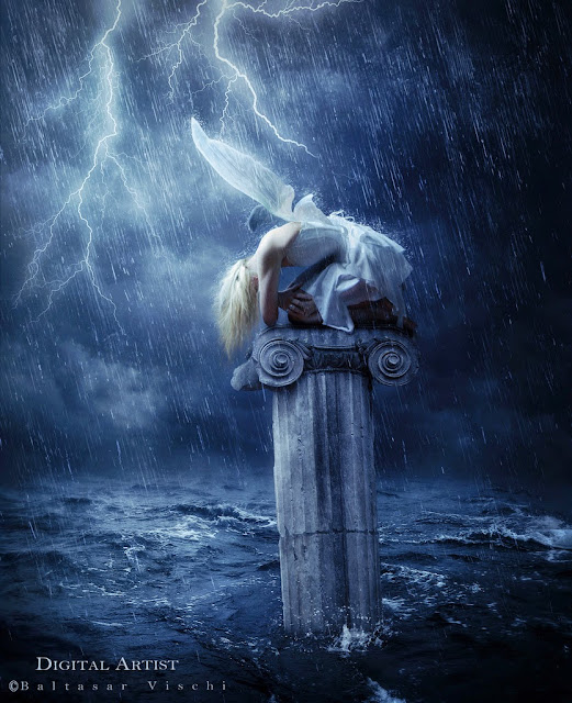 Imagen surrealista de un ángel refugiado en una columna. en medio de una tormenta sobre el mar.