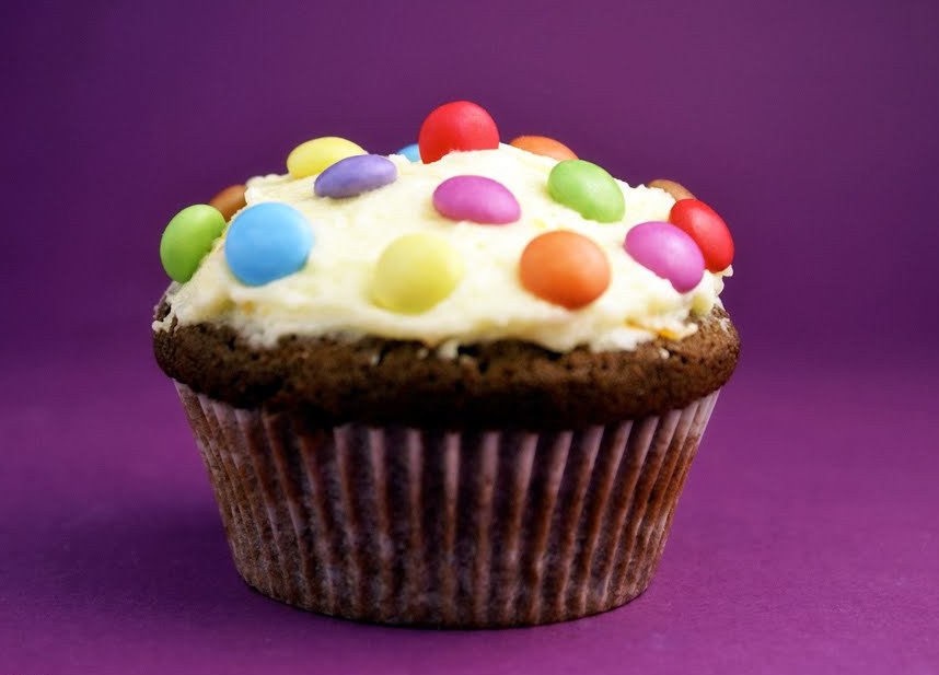 GIANT CHOCOLATE SMARTIE MUFFINS | Free Recipe Hub