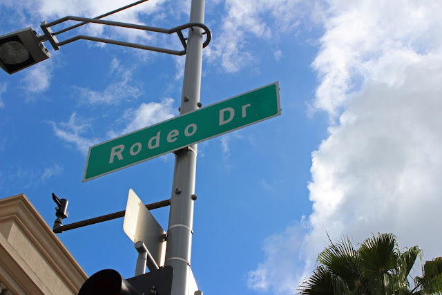 Mash Elle, Ashley Brooke and Diary of a Debutante explore Rodeo Drive! | Blogger Mash Elle recaps her trip to California with a list of things to do! | California travel | California places to visit