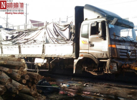 Tin tai nan giao thong ngay 10/6: Di kham benh, bi xe tai dam chet - Anh 2