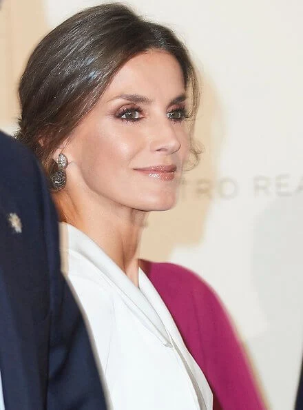 Letizia wore Felipe Varela dress, Manolo Blahnik slingback pumps, Grisogono black diamond earrings, diamond bracelet