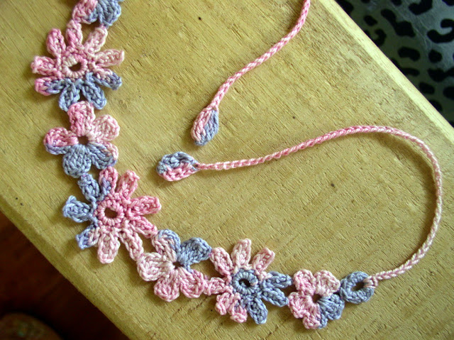 Flower motif for crochet necklace