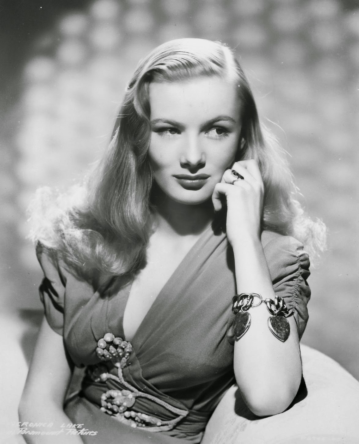 Slice of Cheesecake Veronica Lake, pictorial