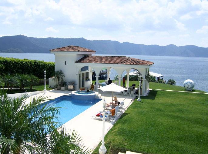 EL SALVADOR DE AYER Y HOY Rancho familiar a orillas del Lago de