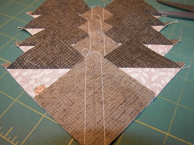 Elaine Adair Pieces: Tutorial - No math flying geese - by Lazy Girl