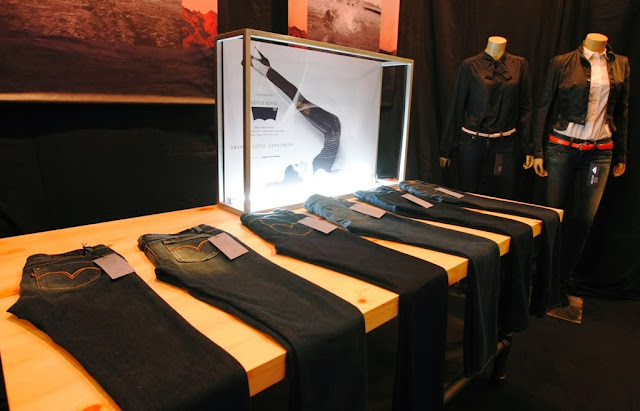 Levi’s Revel Shaping Jeans, shaping jeans, levi's, levi's revel, jeans, product display