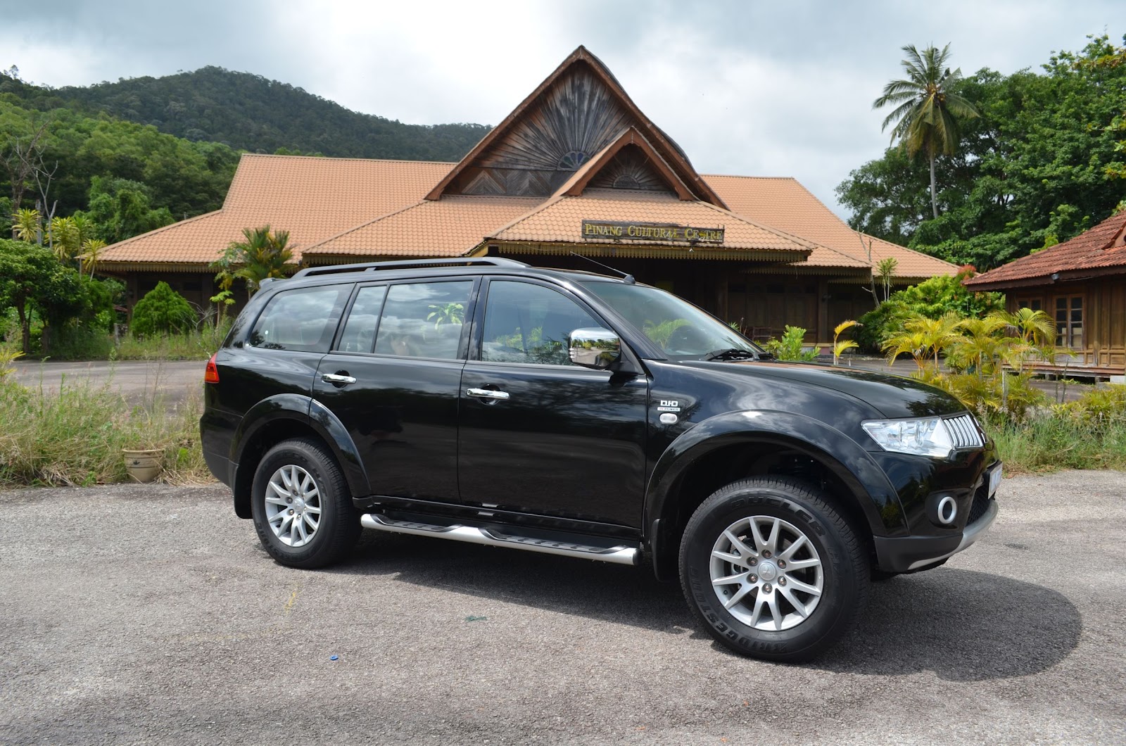 Mitsubishi Pajero Sport 2012