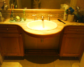 Amoblamientos AP&G: Mesa para LCD en Cedro teñido color Nogal