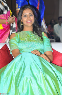 Pooja Jhaveri in Beautiful Green Dress at Kalamandir Foundation 7th anniversary Celebrations ~  Actress Galleries 007