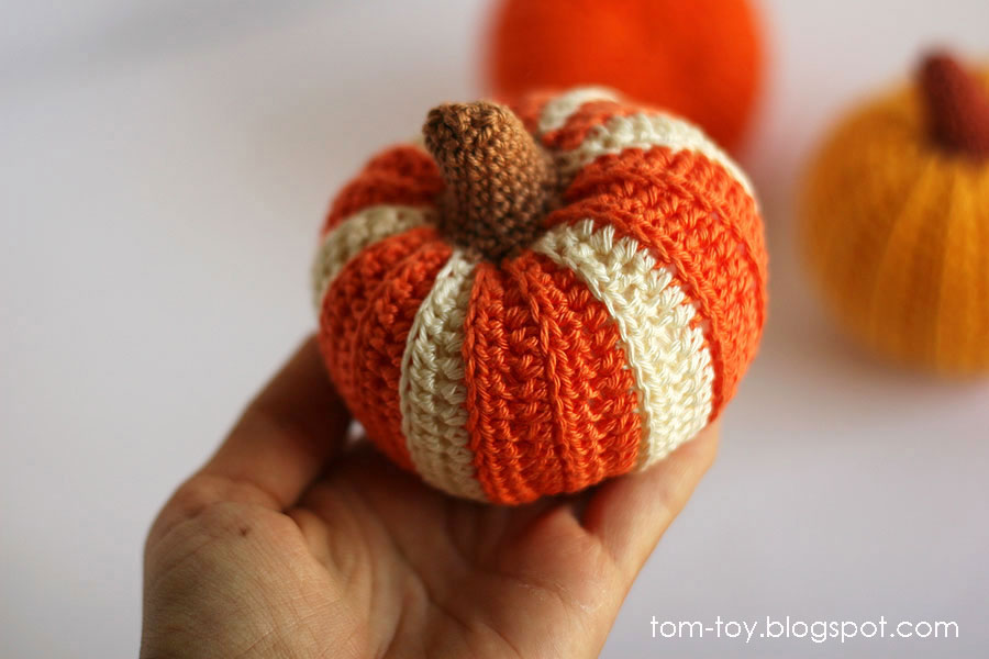 Crochet pumpkins