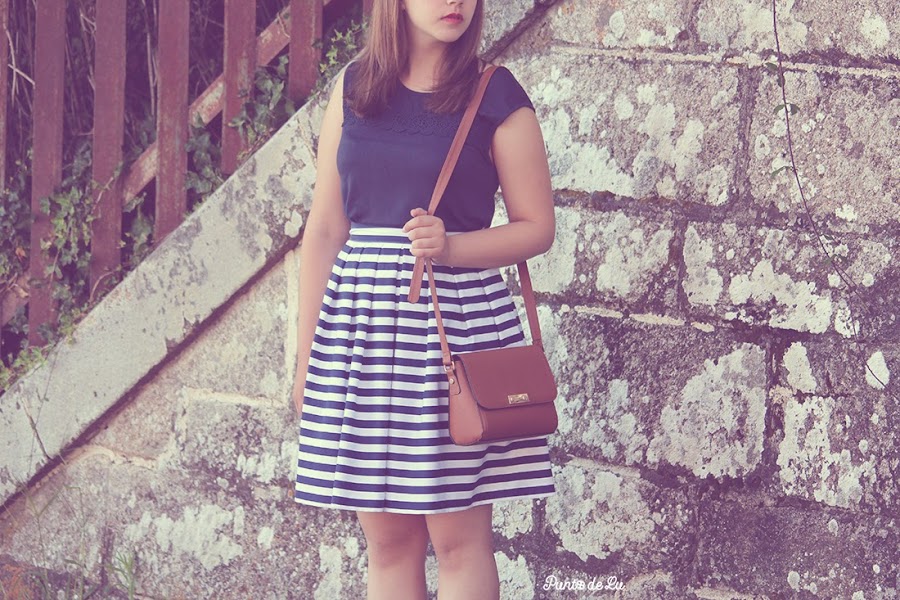 Falda midi de rayas estilo marinero