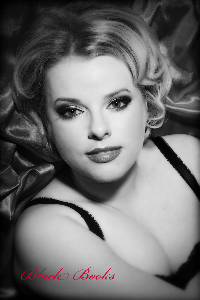 Boudoir Photography - Black Book Sessions: Gill's 50's Pin up Boudoir