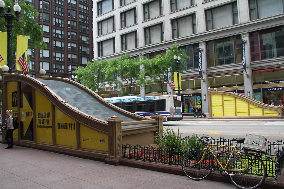 Public Art in Chicago Loop Summer Exhibit ["Go Do Good" installation