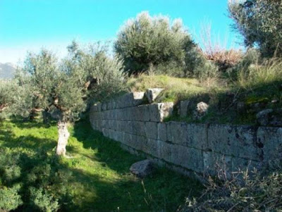 Κατάλοιπα ελαιοτριβείων στην αρχαία Θουρία Μεσσηνίας Κατάλοιπα ελαιοτριβείων στην αρχαία Θουρία Μεσσηνίας
