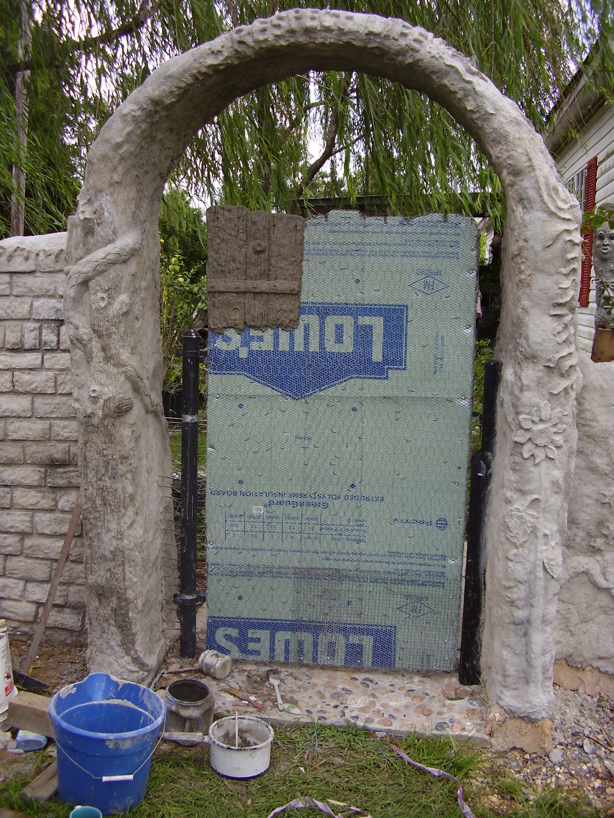Vermiculite Concrete Gate 1