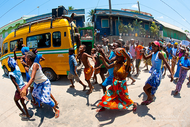 الرقص مع عظام الموتى
