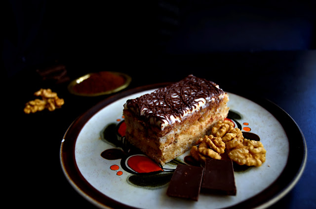 Prăjitură cu nucă şi cappuccino