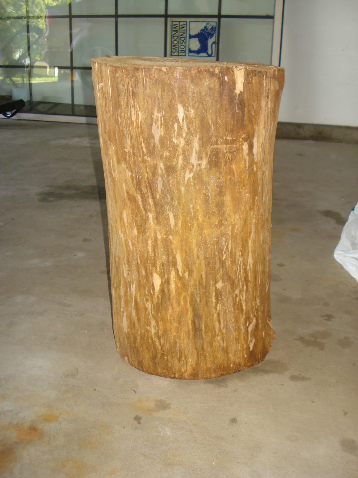 DandB Tree Stump Table