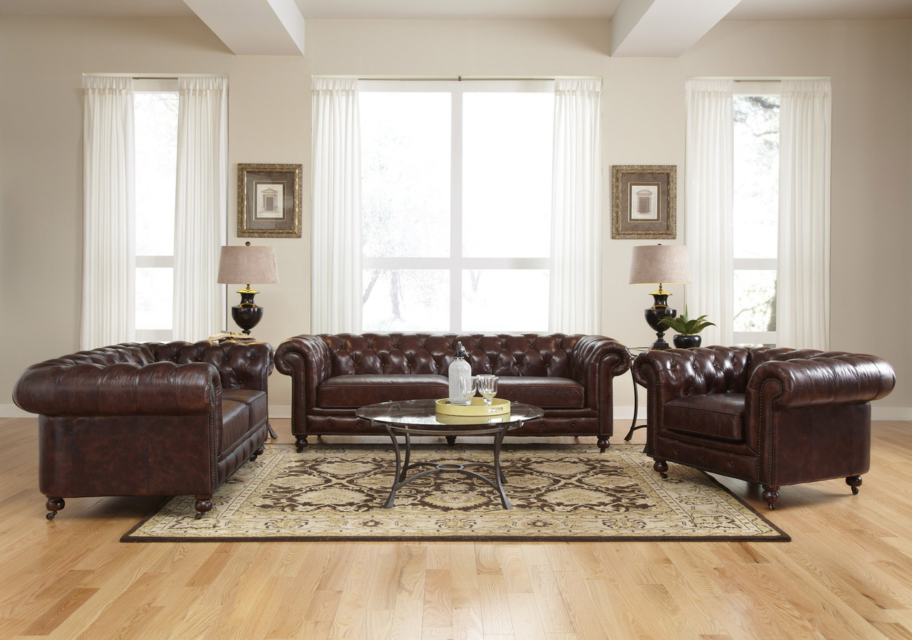 Royale Chesterfield 3 Tips Memilih Sofa Yg Bersesuaian Dengan Ruang Di Ruang Tamu Kediaman Anda 1 Kombinasi Sofa Kerusi